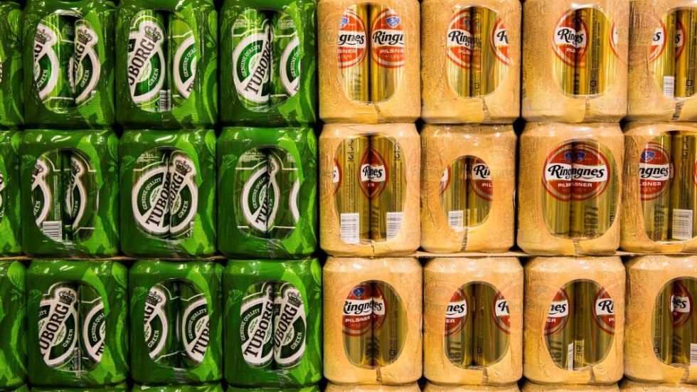 En 36-årig östgöte blev av med alkoholen när Tullverket gjorde en kontroll.