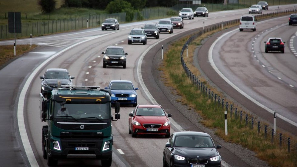 Risk för långa köer och trängsel på E18 i påsktrafiken.