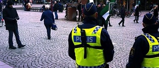 Sju personer bortkörda av polis