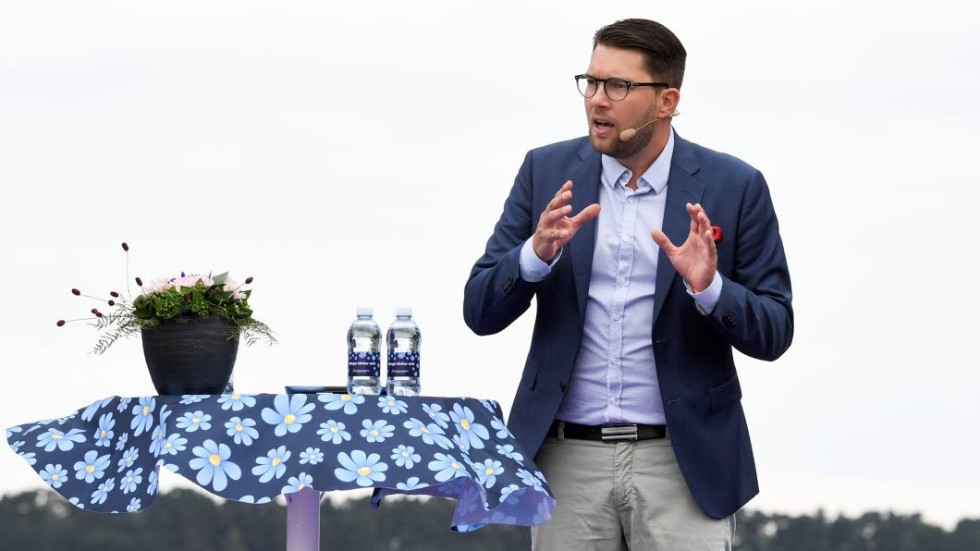 Toppade i hela landet. I förra valet valde Sverigedemokraterna att föra fram en och samma valsedel i hela landet, med partiledaren Jimmie Åkesson i topp. Till nästa val blir det en särskild valsedel för Kalmar län, men den kommer att toppas med rikspolitiker.