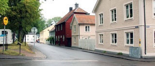 Central gata i Vadstena stängs av