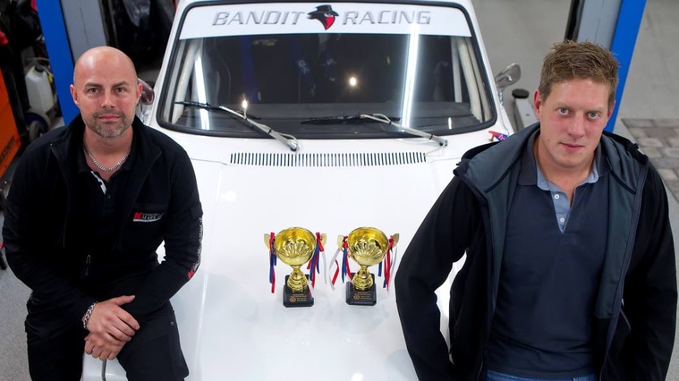 Banditerna. Fredrik Johnsson och Mattias Holmberg träffades på en fest för två år sedan. Det var starten på ett nytt rallyteam som i helgen knep segern i Östgötamästerskapen.