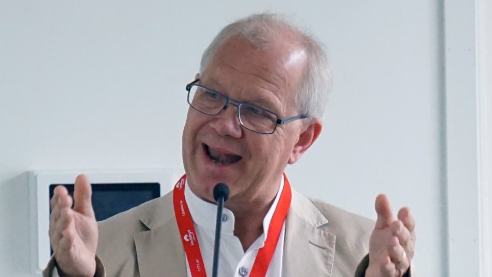 Långvarigt budskap. Christer Jonsson (C) menar att den borgerliga landstingsalliansen länge har uppmanat den rödgröna ledningen att i budgeten spegla verksamheten ute i förvaltningarna, som går med stora underskott.