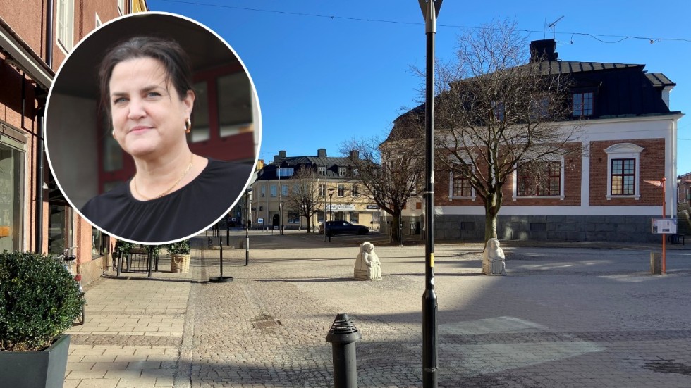 "Första ansökan till Integritetsskyddsmyndigheten tog ett år att få svar på, själva överklagan hoppas jag inte tar ytterligare ett år", säger kommunens säkerhetschef Lena Mattsson.
Det är på Gyllenhjelmstorget i Strängnäs centrum som kommunen vill ha kameraövervakning.