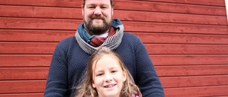 Far och dotter på samma scen