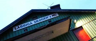 Torrlagd fest för Läbbiga skogen