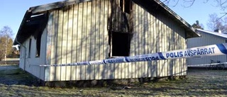 Man hittad död vid lägenhetsbrand