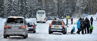 Kaotiskt när skidentusiaster skulle ta bussen