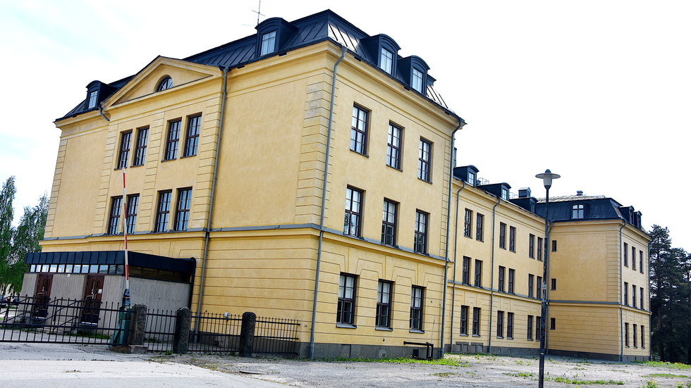 Kasernen på Pontonjärvägen 16 på Kårbacken, före detta Ing 3, ska bli arbetarbostäder för stålverksbyggare.