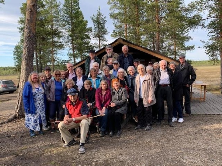 Glada Tornedalsresenärer från Kiruna vid Vasikkavuoma slåttermyr.