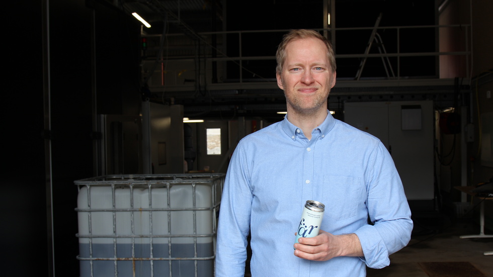 Jonas Wamstad, grundare av Uppsalaföretaget Sfär, ser stor potential i att kunna fånga in vatten från himlen i stället för att pumpa upp grundvatten. "Utvinningen från atmosfären lämnar inga fotspår efter sig" säger han.