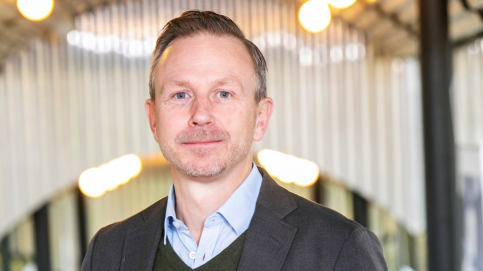 Björn Persson, regionens chef för division kirurgi, menar att en gemensam kvinnoklinik snarare stärker ställningen för förlossningen i Nyköping. 
