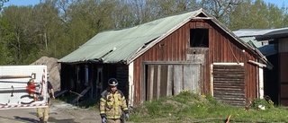 Brand bröt ut i lada: ”Inledningsvis mycket rök”