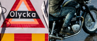 En förd till sjukhus efter motorcykelolycka