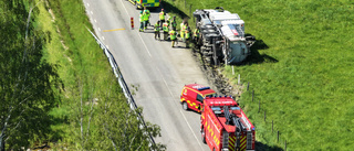 Dieselläckage på tanken efter lastbilsolycka