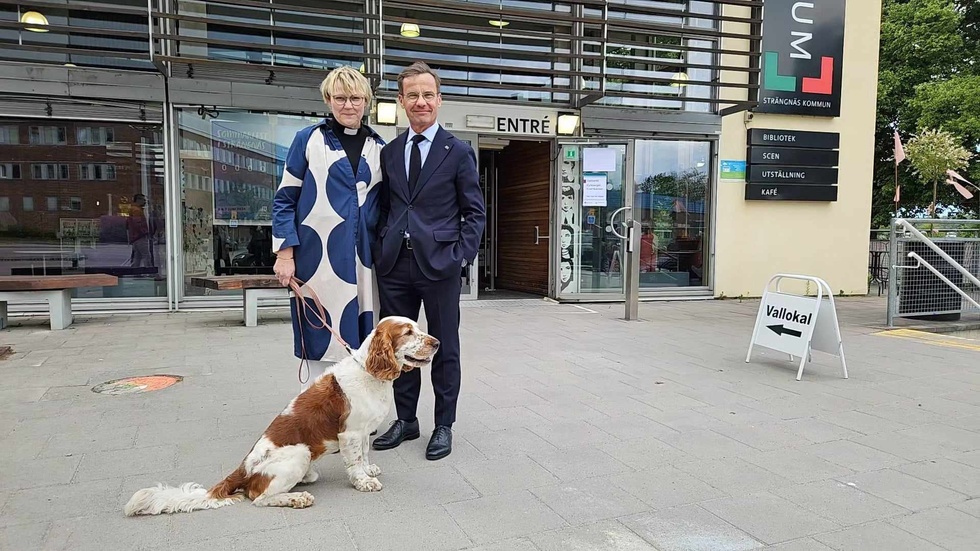 Statsminister Ulf Kristersson och hans fru Birgitta Ed röstade i Multeum i Strängnäs på söndagseftermiddagen. 