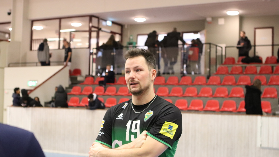 VVK-fostrade Viktor Lindberg, med ett förflutet som proffsspelare på olika håll Europa, gav goda råd till de ungdomar som fanns på plats i Vingåkers sporthall på lördagen samtidigt som hans storspel innebar en lätt seger för gästande Floby.