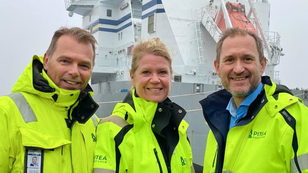 Clas Johansson, Ulrika Nilsson och Lars Wikström på Piteå hamn är positiva till de nya fartygen. "Hybridfartygen är en strålande idé", säger Lars Wikström (till höger).