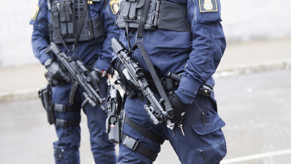 De åtalade har enligt polisen ett våldskapital och man bedömde att det fanns en risk att personer kunde försöka störa rättegången. Arkivbild.
