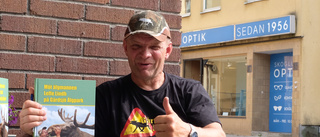 Älgmannen signerade nya boken i Enköping