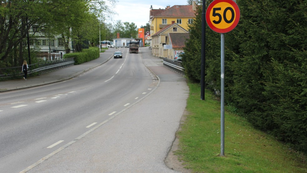 50 ska bli 30 längs Enebygatan enligt ett kommunbeslut. Men Trafikverket har överklagat.