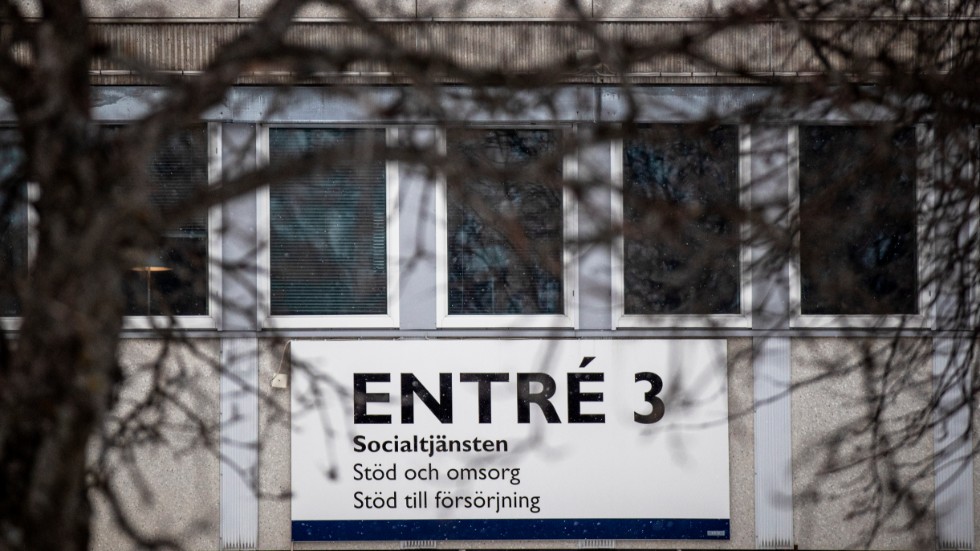 "Inom socialtjänsten gör vi en rad saker som är mer än vad lagen säger. Vi har vi exempelvis som en av få kommuner ett dövblindombud, vi har tre fältassistenter som jobbar med våra unga och vi har även Kompassen som är en mötesplats dit alla är välkomna", skriver företrädare för socialtjänsten i en insändare.