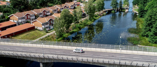 Förläng skyddstaketet som finns på Hjulsbrobron