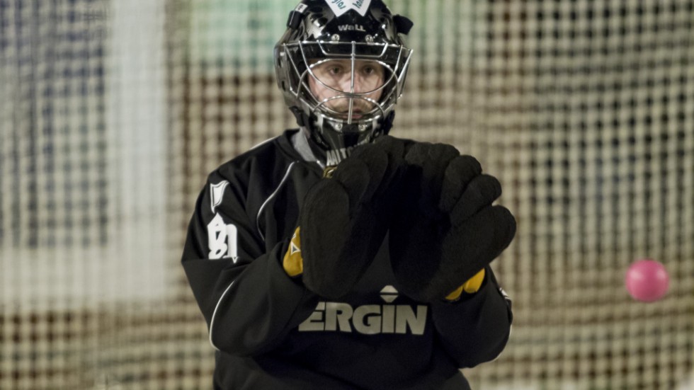 Jussi Aaltonen, IFK Motalas målvakt, spelar för Finland i fyrnationsturneringen i Åby i helgen. Han är en av IFK:s fem landslagsspelare som är i gång nu före jul och uttalar sig också om hallfrågan i Motala.