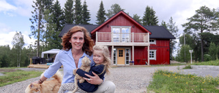 Målaren Matilda har satt färg på sitt nyrenoverade hus