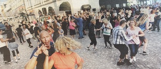 Dans och musik på gator och torg