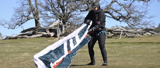 De kitesurfar i alla vatten – och i alla väder