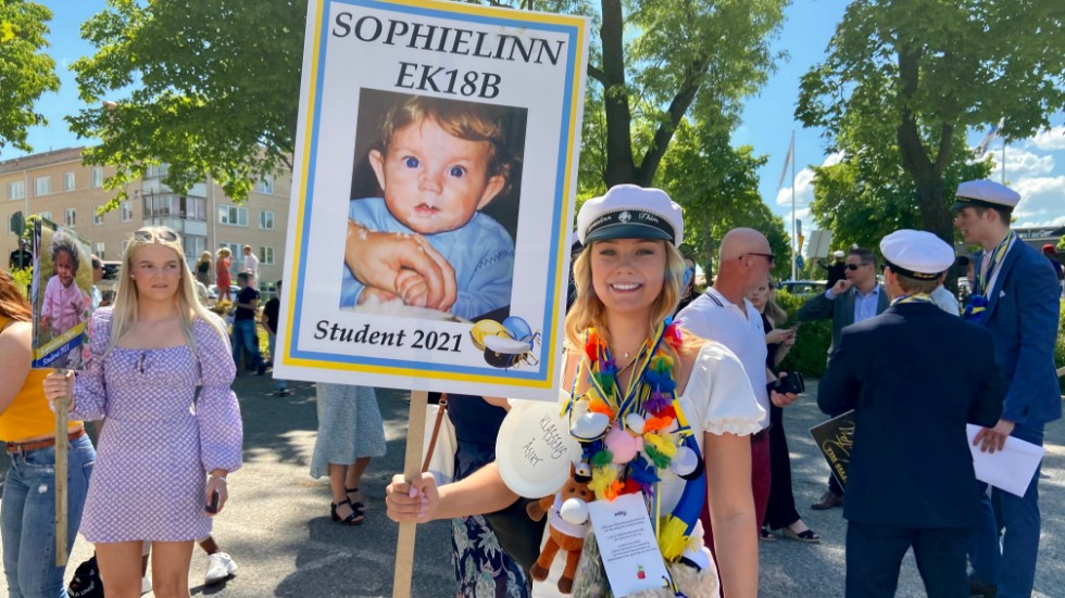 Sophielinn Thim tog studenten från Ekonomiprogrammet vid Lindengymnasiet. Hon var en av många elever som fick ta emot stipendium.