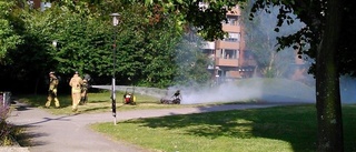 Moped brann i Hagaparken