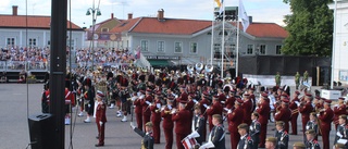 Pampig marschmusik med hyss, polka och Finspångsbor