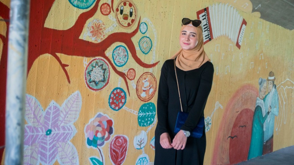 Khadija Alshami är en av dem som feriearbetat tidigare år, här med tunnelmålning. Arkivbild
