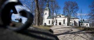 Kyrkoråd och stift jagar en ersättare