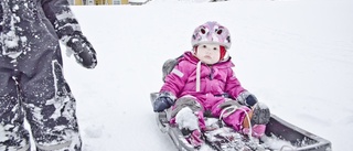 Äntligen snö i pulkabackarna