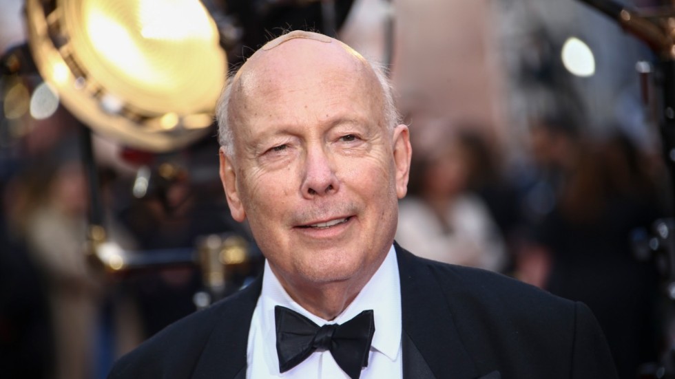 Den brittiske manusförfattaren Julian Fellowes ligger bakom succéer som "Downton Abbey" och "The gilded age". Arkivbild.