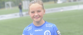 Ingrid, 11, om helgens fotbollscup på Rosvalla: "Blir en helt annan lagsammanhållning"