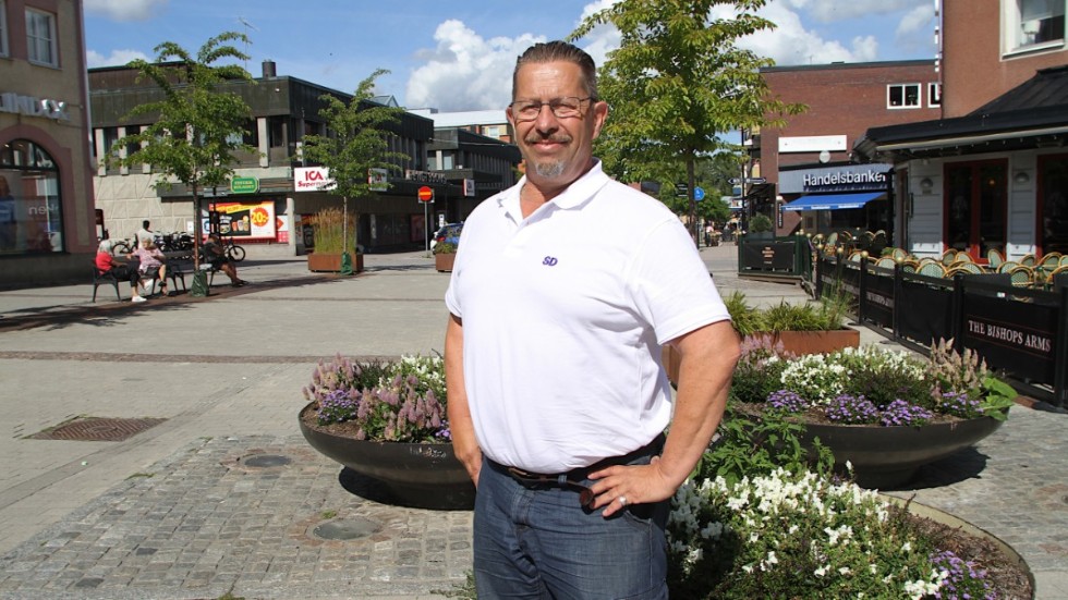 Björn Karlsson (SD) vill se långsiktiga lösningar med brett politiskt stöd när det gäller skolan i Strängnäs.
