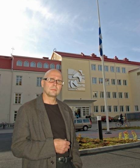 KRAV. Jari Pitkänen, rektor på Torneå gymnasieskola. kräver bland annat att vapenlagen förändras.