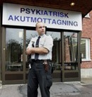 Lugnare med vakt på psykakuten