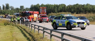 Tre till sjukhus efter trafikolycka