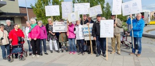 Pensionärer ställer politikerna mot väggen