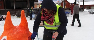 Snöskulpturer i massor på festival