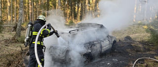 Bilbrand utanför Nyköping – stod parkerad i skogen: "Vi misstänker att den är stulen"