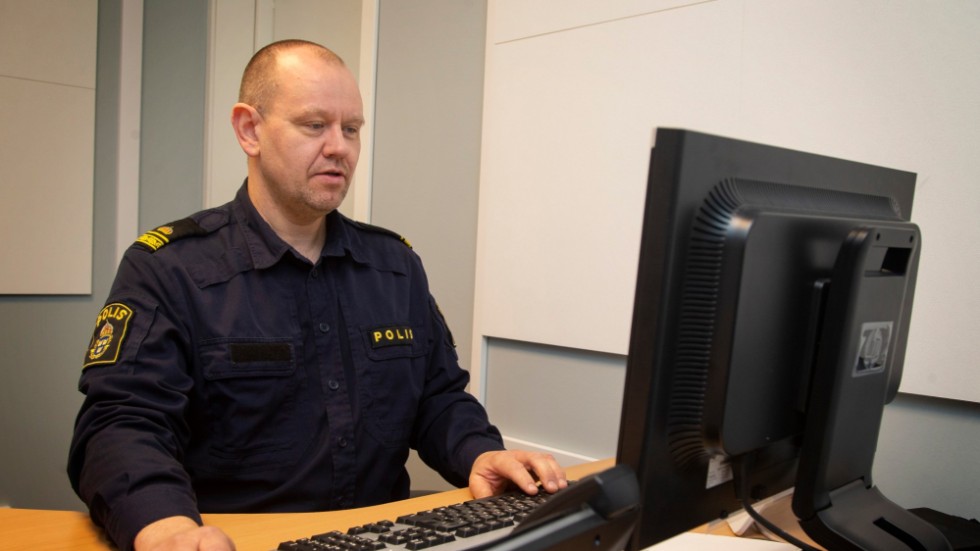 "Vi fortsätter hålla många förhör", säger Ola Lundström på polisen i Piteå.