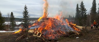 Trivsel vid valborgsbrasan