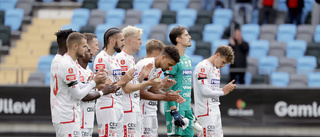 Så hyllas "Svennis" på fotbollsarenorna