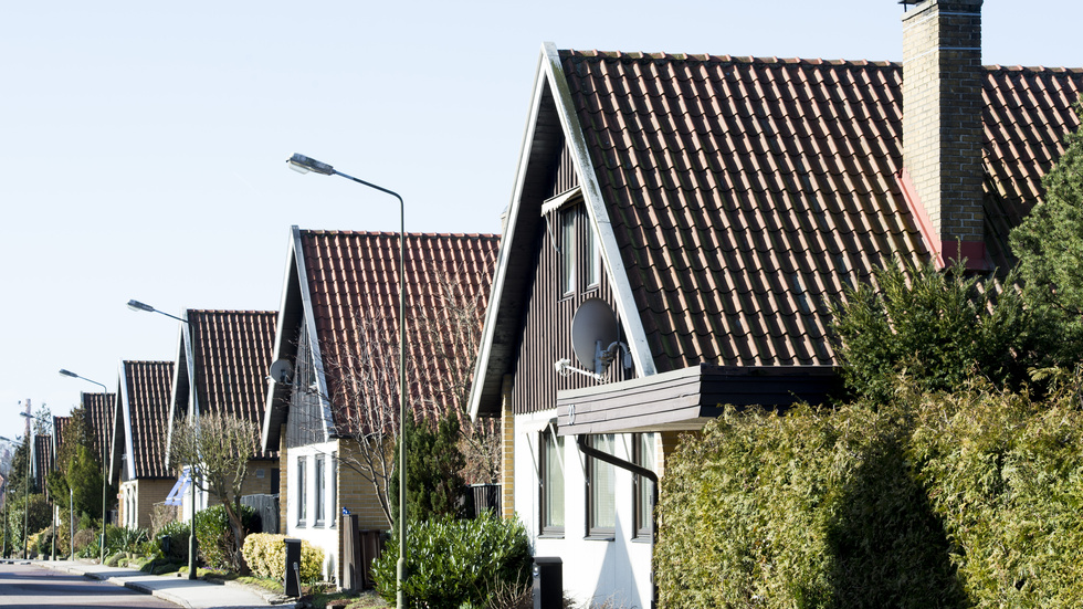 I rådande läge ser många pensionärer sig tvungna att bo kvar i hus och lägenheter som inte längre passar dem, skriver Mari-Anne Andersson och Liza di Paolo-Sandberg, SKPF.